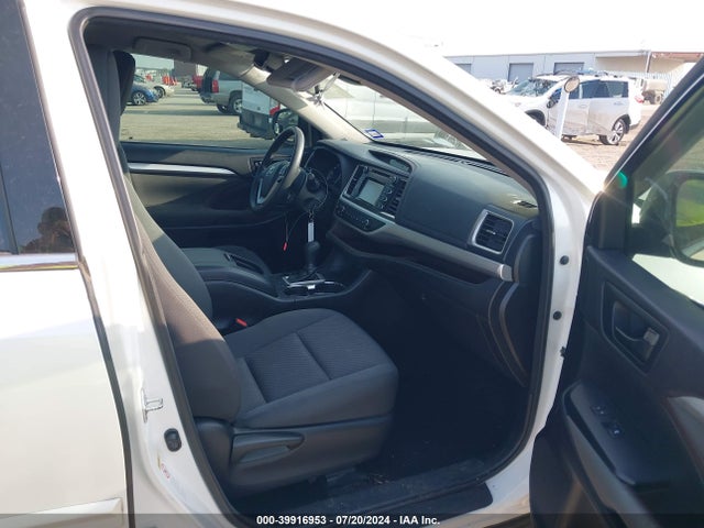 Toyota Highlander Le 2018 5TDZARFH3JS033031 Image 5