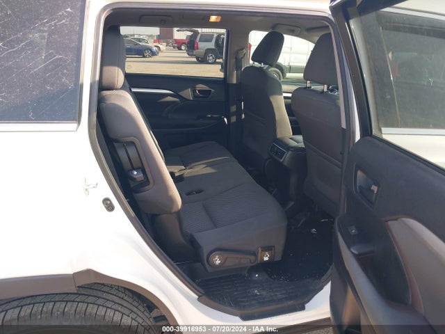 Toyota Highlander Le 2018 5TDZARFH3JS033031 Image 8