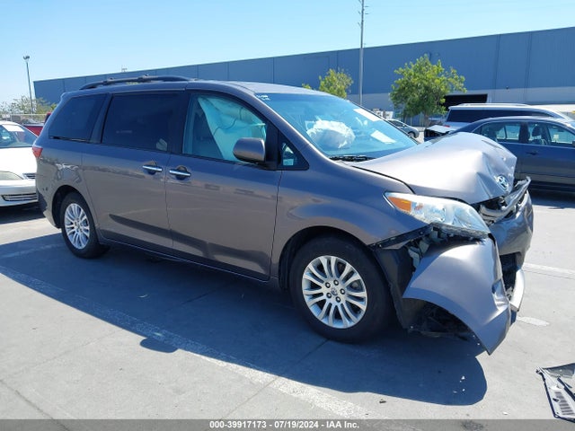 2016 5TDYK3DC5GS718539 main image