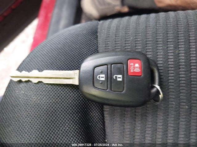 Toyota RAV4 LE 2015 JTMBFREV3FJ033383 Image 11