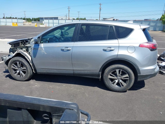 Toyota Rav4 Xle 2018 2T3WFREV2JW476782 Image 15