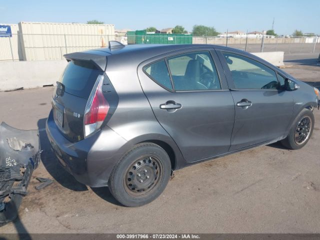 JTDKDTB33F1112218 Toyota Prius C One