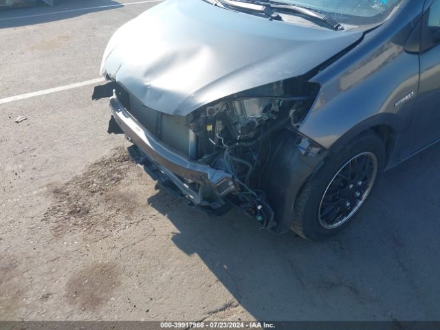 JTDKDTB33F1112218 Toyota Prius C One