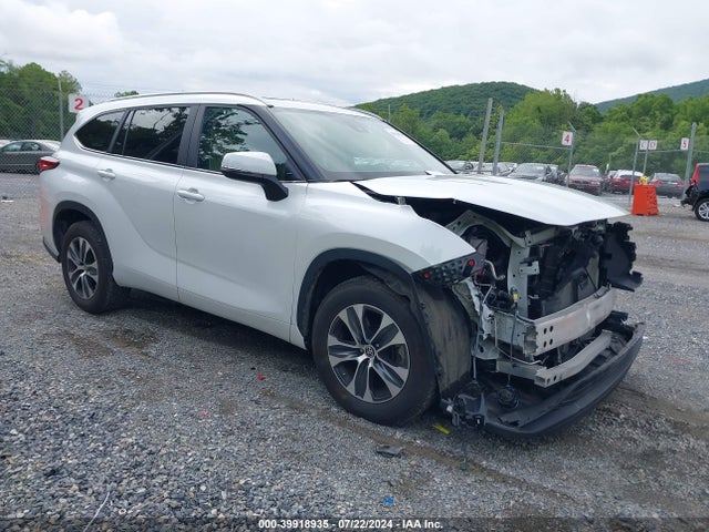 Toyota Highlander Xle 2023 5TDKDRAHXPS007762 main image