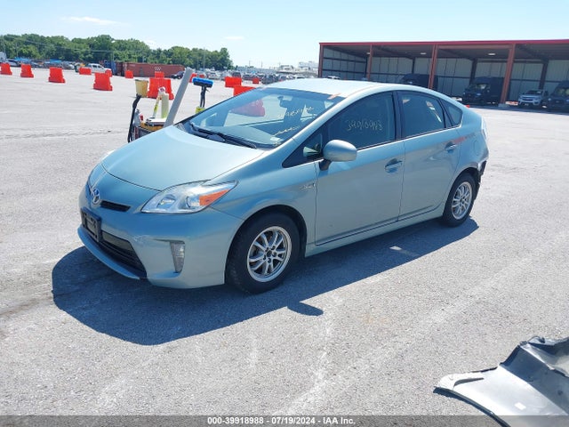 Toyota Prius Two 2014 JTDKN3DU8E1770974 Image 2