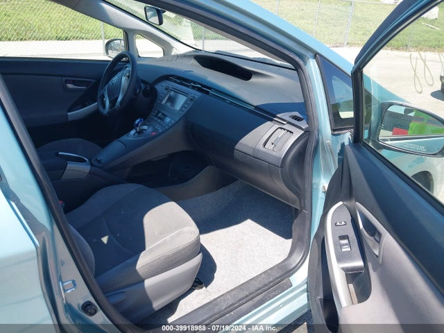 Toyota Prius Two 2014 JTDKN3DU8E1770974 Image 5