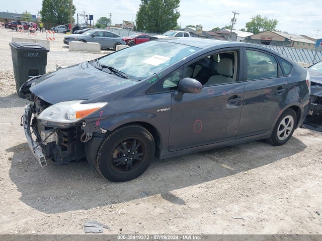Toyota Prius Two 2014 JTDKN3DU3E0365465 Image 2