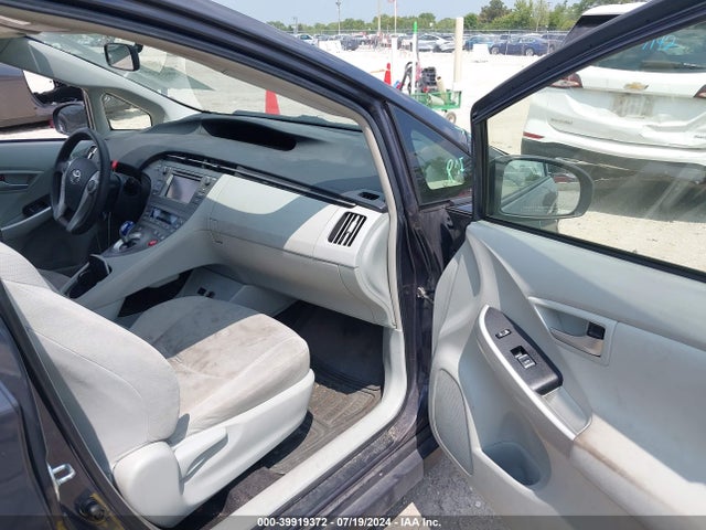 Toyota Prius Two 2014 JTDKN3DU3E0365465 Image 5