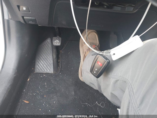 Toyota Prius Three 2016 JTDKARFU2G3023745 Image 11