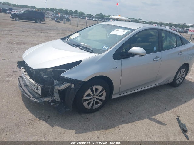 Toyota Prius Three 2016 JTDKARFU2G3023745 Image 2