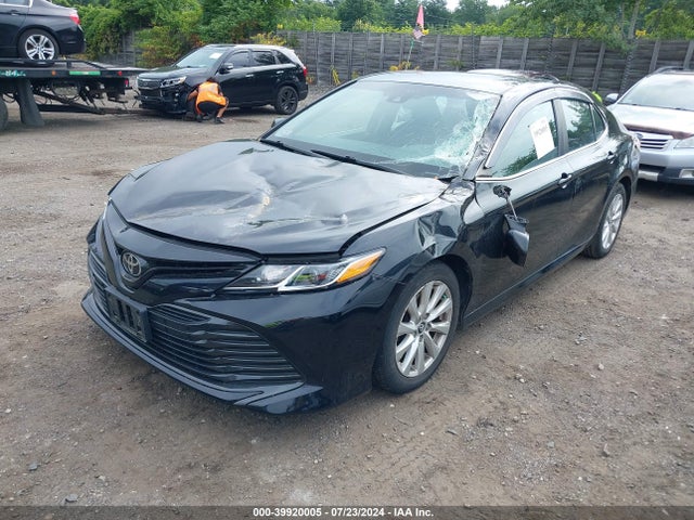 Toyota CAMRY LE 2018 4T1B11HK5JU557199 Image 2