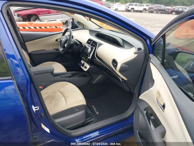 Toyota Prius Two Eco 2016 JTDKARFU7G3504879 Image 5