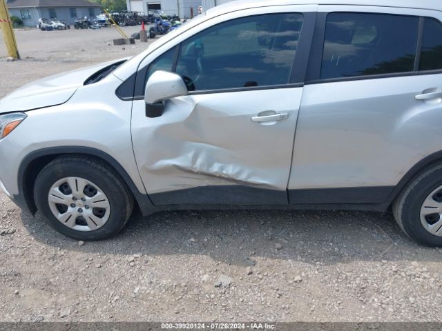 KL7CJKSBXJB582227 Chevrolet TRAX LS