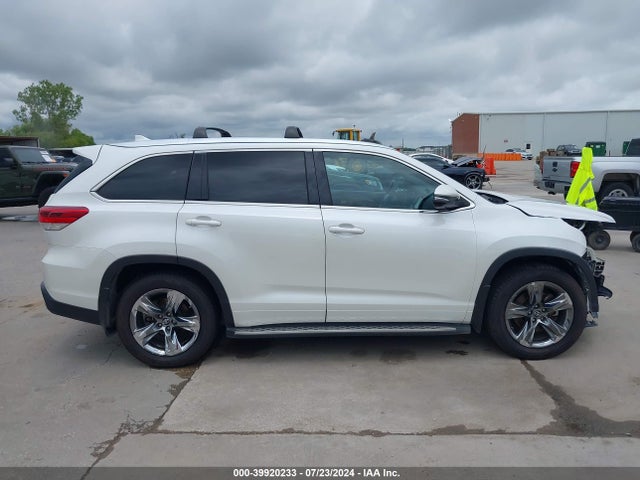 Toyota Highlander Limited Platinum 2018 5TDYZRFH4JS262354 Image 14
