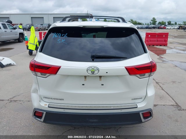 Toyota Highlander Limited Platinum 2018 5TDYZRFH4JS262354 Image 17