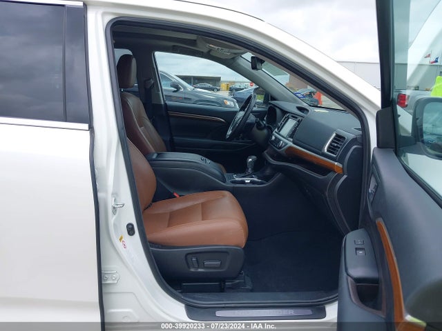 Toyota Highlander Limited Platinum 2018 5TDYZRFH4JS262354 Image 5