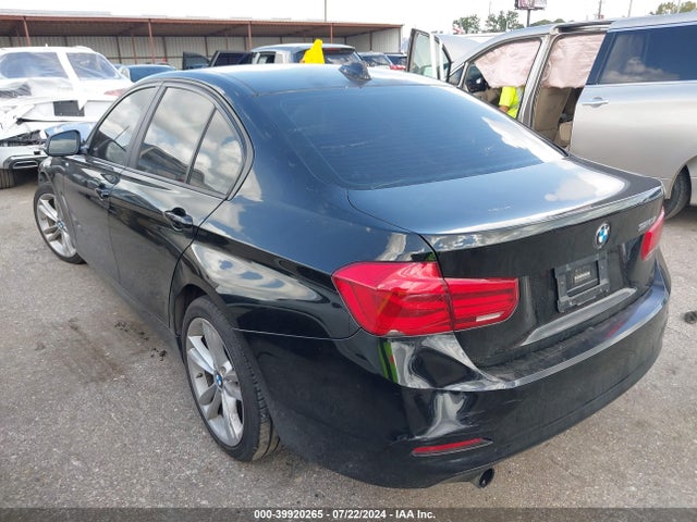 BMW 320i 2017 WBA8E1G59HNU14062 Image 3