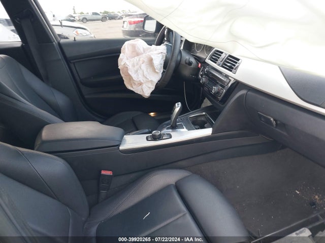 BMW 320i 2017 WBA8E1G59HNU14062 Image 5