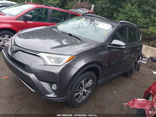 Toyota Rav4 Xle 2017 JTMWFREV5HJ709028 Image 2