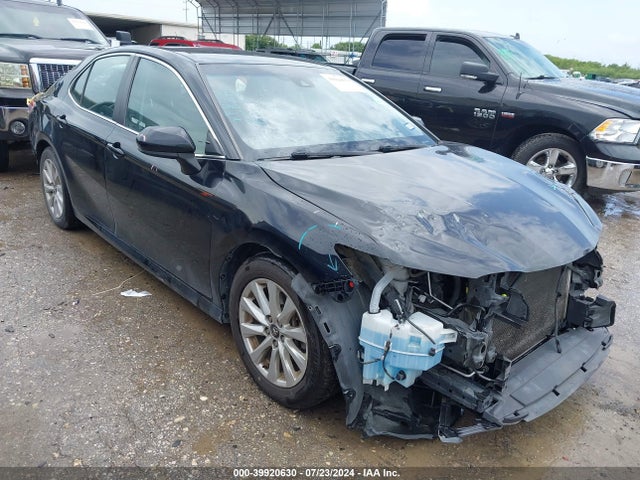 Toyota CAMRY LE 2018 4T1B11HK2JU087116 головне зображення