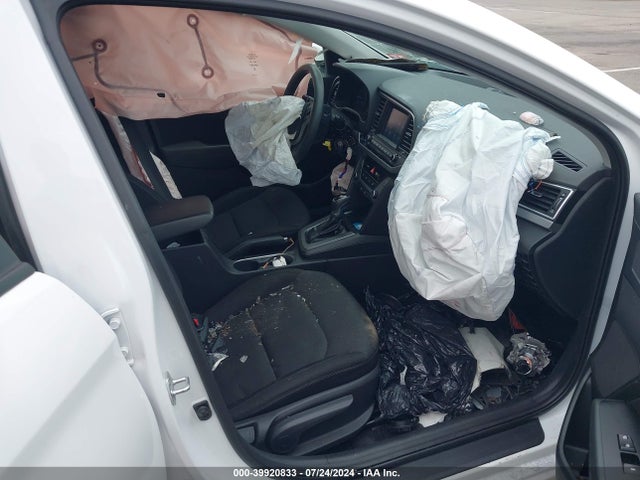 5NPD84LF8JH302982 Hyundai ELANTRA SEL