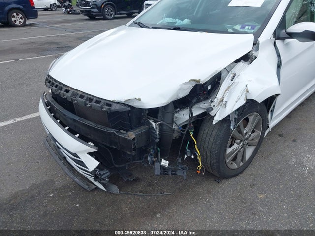 5NPD84LF8JH302982 Hyundai ELANTRA SEL