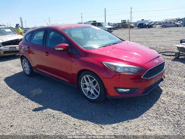 Ford FOCUS SE 2015 1FADP3K24FL331108 Image 1