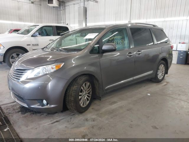 5TDYK3DC3FS647484 Toyota Sienna Xle 8 Passenger