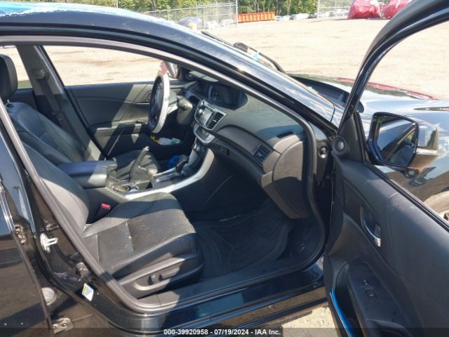 1HGCR3F98EA041585 Honda Accord Touring
