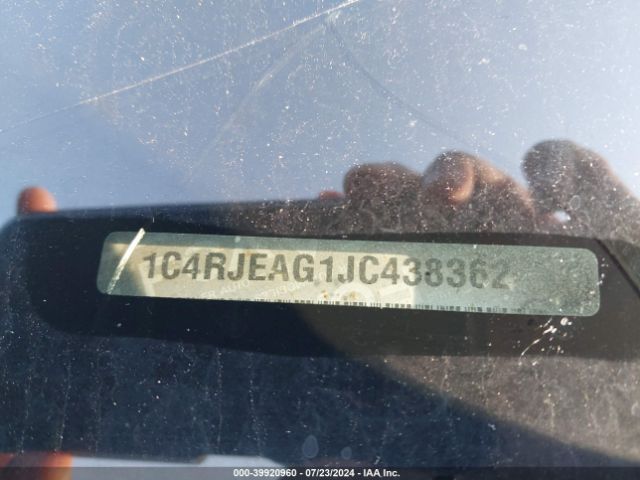 1C4RJEAG1JC438362 Jeep Grand Cherokee Laredo