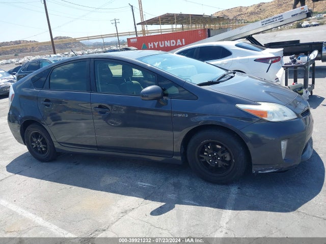 Toyota Prius Three 2015 JTDKN3DU8F1884068 Image 13
