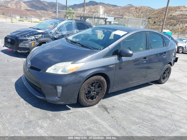 Toyota Prius Three 2015 JTDKN3DU8F1884068 Image 2