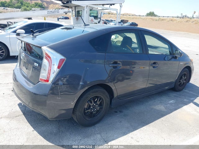 Toyota Prius Three 2015 JTDKN3DU8F1884068 Image 4