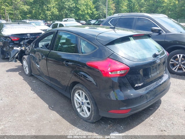 Ford FOCUS SE 2018 1FADP3K21JL234800 Image 3