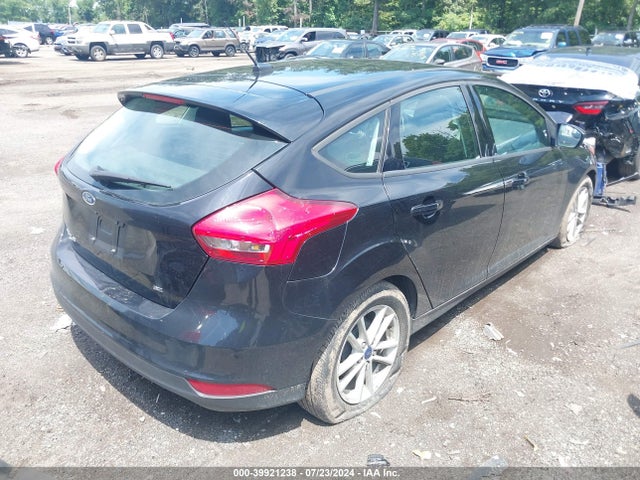 Ford FOCUS SE 2018 1FADP3K21JL234800 Image 4