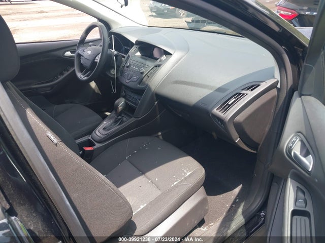 Ford FOCUS SE 2018 1FADP3K21JL234800 Image 5