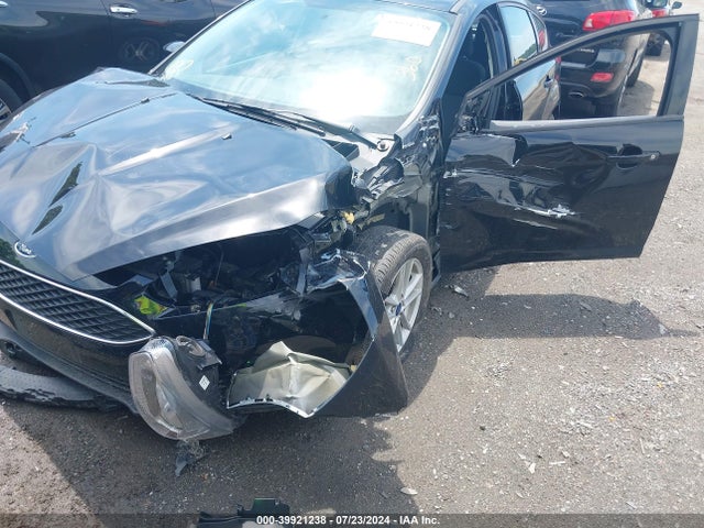 Ford FOCUS SE 2018 1FADP3K21JL234800 Image 6