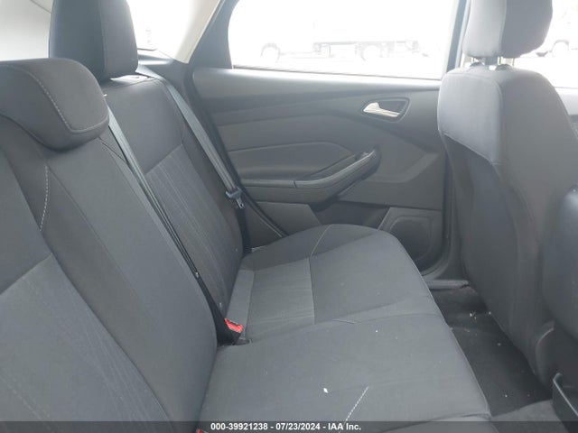 Ford FOCUS SE 2018 1FADP3K21JL234800 Image 8