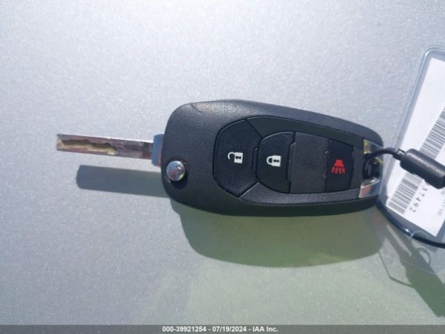 KL7CJNSB2MB337492 Chevrolet Trax Awd Ls