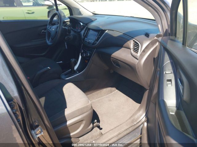 KL7CJNSB2MB337492 Chevrolet Trax Awd Ls