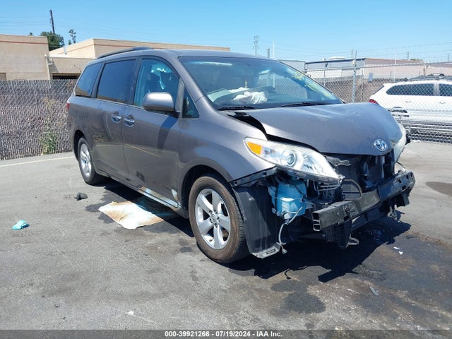 Toyota Sienna Xle 8 Passenger 2017 5TDYZ3DC2HS782020 zdjęcie główne