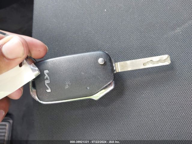 KNDPU3AF8P7037063 KIA Sportage Lx