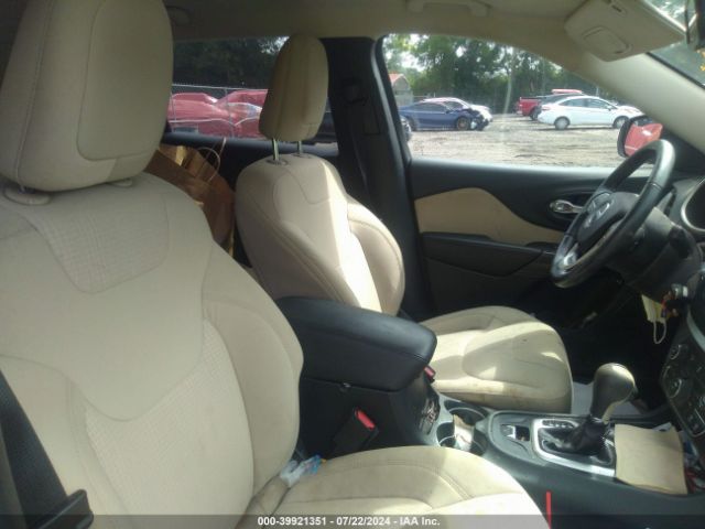 1C4PJLCB6GW177184 Jeep Cherokee Latitude
