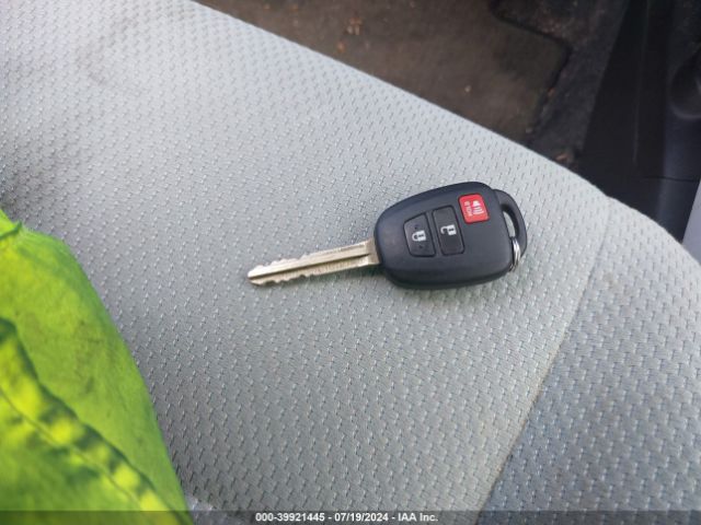 JTDKDTB39E1067686 Toyota Prius C One