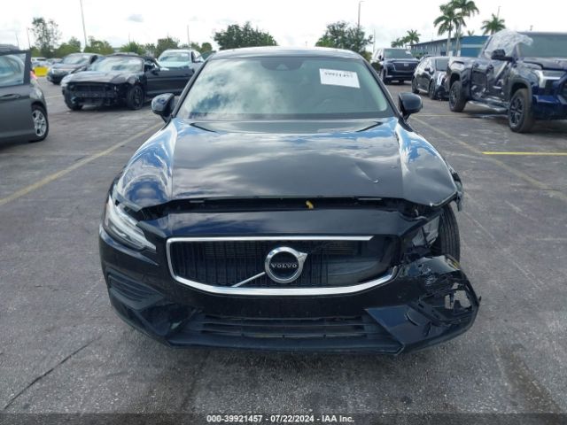 7JRA22TK4KG015233 Volvo S60 T6 Momentum