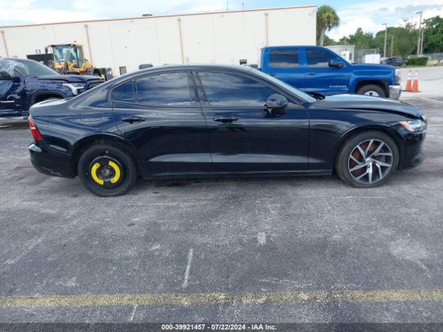 7JRA22TK4KG015233 Volvo S60 T6 Momentum