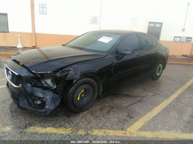7JRA22TK4KG015233 Volvo S60 T6 Momentum
