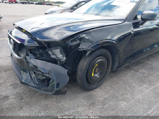 7JRA22TK4KG015233 Volvo S60 T6 Momentum
