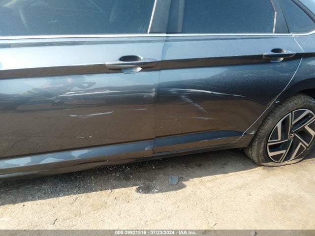 3VWGM7BU8PM045977 Volkswagen Jetta 1.5t Sel
