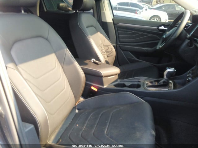 3VWGM7BU8PM045977 Volkswagen Jetta 1.5t Sel